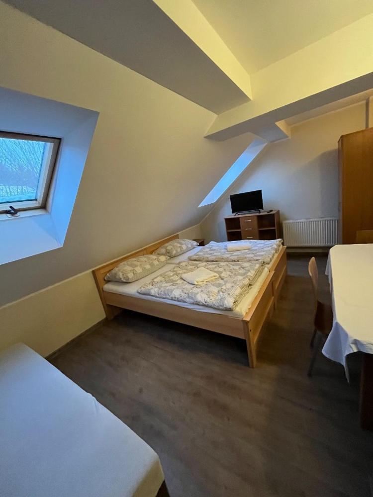 Penzion Pod Zamkem Prŭhonice Exterior photo