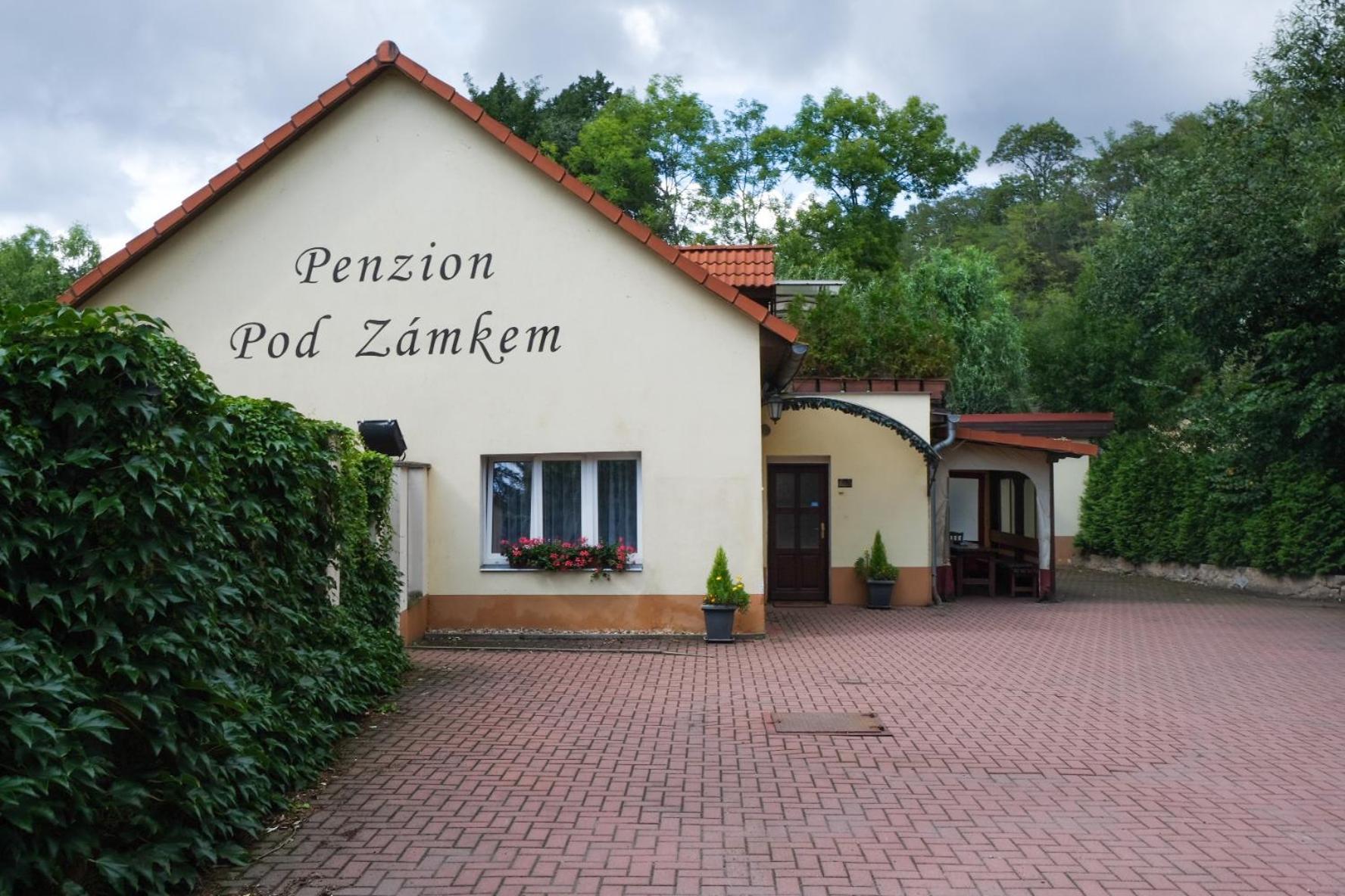 Penzion Pod Zamkem Prŭhonice Exterior photo